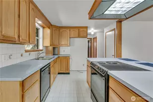 509 106th St S, Tacoma, WA 98444 - Photo 15