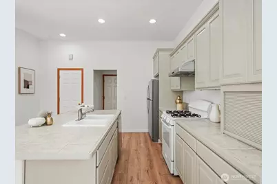 2465 132nd Avenue SE, Bellevue, WA 98005 - Photo 11