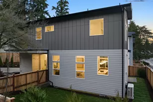 8403 NE 137th St, Kirkland, WA 98034 - Photo 29