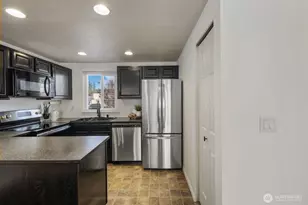 8823 Holly Dr, Everett, WA 98208 - Photo 7