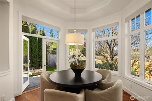 9750 SE 5th St, Bellevue, WA 98004 - Photo 17