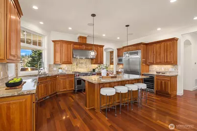 9750 SE 5th Street, Bellevue, WA 98004 - Photo 15