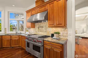 9750 SE 5th St, Bellevue, WA 98004 - Photo 13