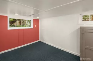 548 NE 102nd St, Seattle, WA 98125 - Photo 17