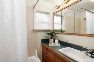 548 NE 102nd St, Seattle, WA 98125 - Photo 13