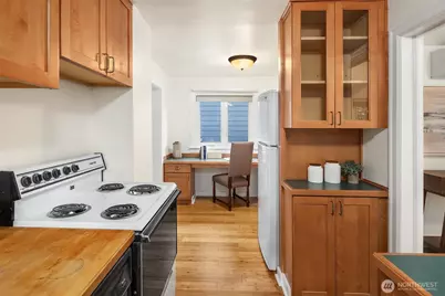 548 NE 102nd Street, Seattle, WA 98125 - Photo 9