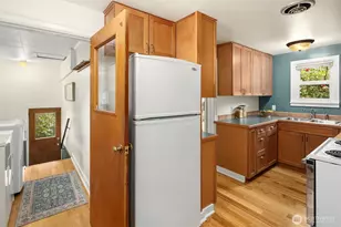 548 NE 102nd St, Seattle, WA 98125 - Photo 7