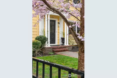 5260 18th Avenue NE, Seattle, WA 98105 - Photo 3