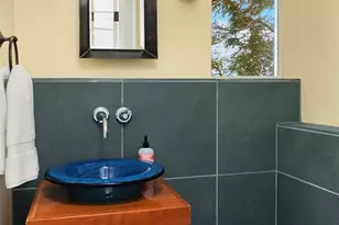 364 Highland Dr, Seattle, WA 98109 - Photo 19