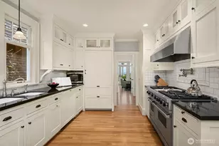 364 Highland Dr, Seattle, WA 98109 - Photo 9