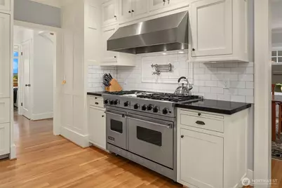 364 Highland Drive, Seattle, WA 98109 - Photo 11