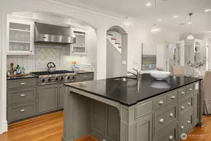 360 Highland Dr, Seattle, WA 98109 - Photo 7