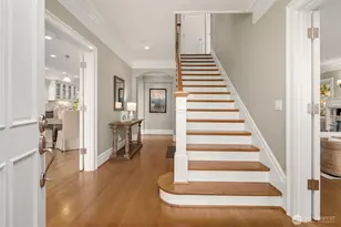 360 Highland Dr, Seattle, WA 98109 - Photo 3