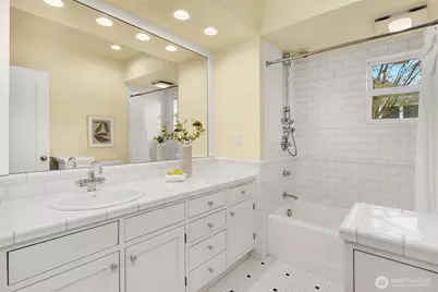 360 Highland Drive, Seattle, WA 98109 - Photo 23