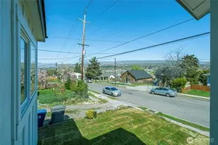 918 Cashmere St, Wenatchee, WA 98801 - Photo 3