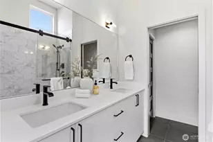 2560 30th Ave W, Seattle, WA 98199 - Photo 15