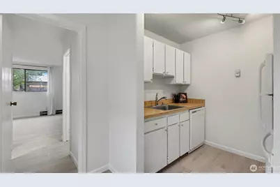 421 Wells Avenue S, Renton, WA 98057 - Photo 11