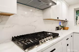 6358 S Island Dr E, Bonney Lake, WA 98391 - Photo 7