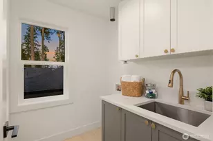 13728 NE 101st St, Kirkland, WA 98033 - Photo 17