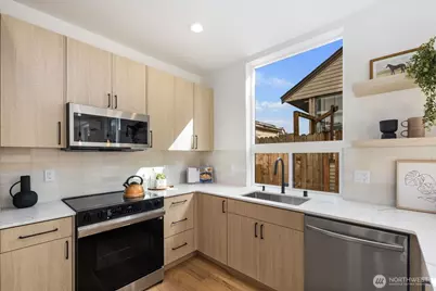 520 N 102nd Street, Seattle, WA 98133 - Photo 9