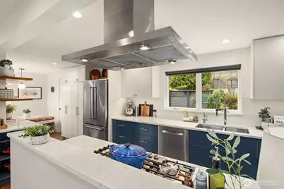 5218 Ivanhoe Place NE, Seattle, WA 98105 - Photo 23