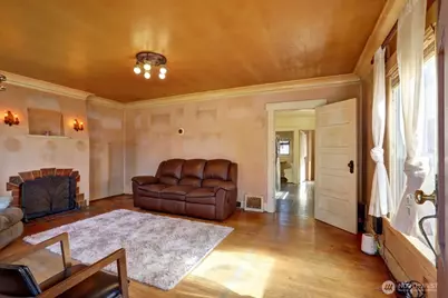 2756 44th Avenue SW, Seattle, WA 98116 - Photo 3