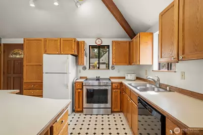 2007 E 15th Street, Bremerton, WA 98310 - Photo 5