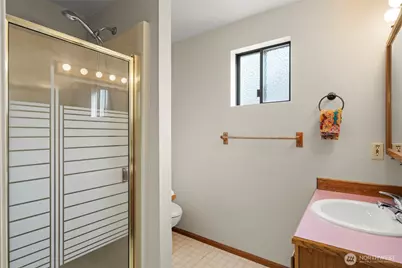 2007 E 15th Street, Bremerton, WA 98310 - Photo 15