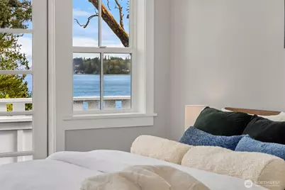 10717 NE Manitou Park Boulevard, Bainbridge Island, WA 98110 - Photo 25