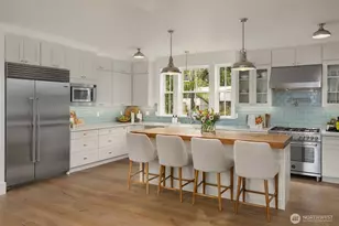 10717 NE Manitou Park Blvd, Bainbridge Island, WA 98110 - Photo 13