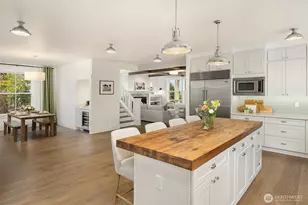 10717 NE Manitou Park Blvd, Bainbridge Island, WA 98110 - Photo 17