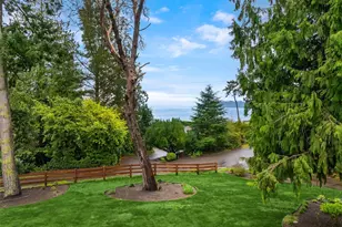 10717 NE Manitou Park Blvd, Bainbridge Island, WA 98110 - Photo 37