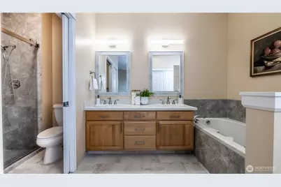 10042 Main Street #427, Bellevue, WA 98004 - Photo 19
