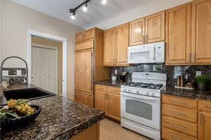 10042 Main St, Bellevue, WA 98004 - Photo 11