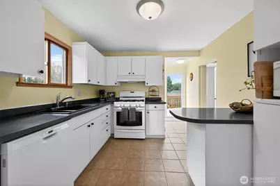 3931 Friday Avenue, Everett, WA 98201 - Photo 7