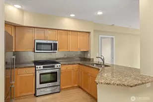 925 110th Ave NE, Bellevue, WA 98004 - Photo 7