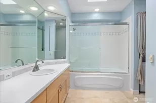 925 110th Ave NE, Bellevue, WA 98004 - Photo 15