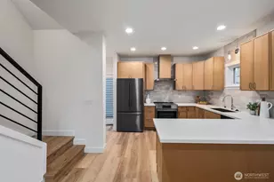 1004 N 48th St, Seattle, WA 98103 - Photo 7