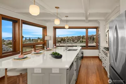 2409 29th Avenue W, Seattle, WA 98199 - Photo 9