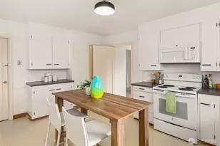 1202 NE 97th St, Seattle, WA 98115 - Photo 11