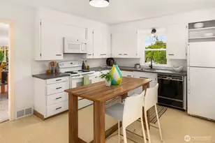 1202 NE 97th St, Seattle, WA 98115 - Photo 9