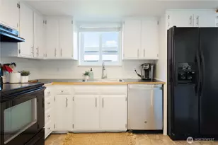 230 Peace Arch Ct, Blaine, WA 98230 - Photo 9