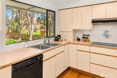 14514 NE 5th Street, Bellevue, WA 98007 - Photo 9