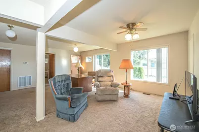 318 NE Lambert Avenue, College Place, WA 99324 - Photo 9