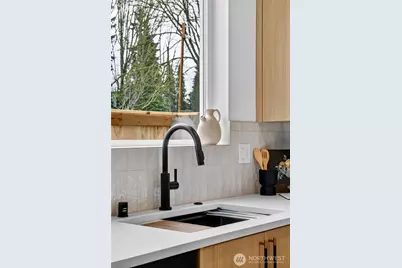 11013 Goodwin Way NE, Seattle, WA 98125 - Photo 19