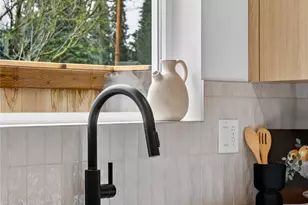 11013 Goodwin Way NE, Seattle, WA 98125 - Photo 19