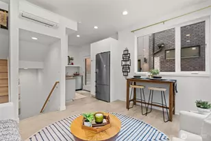 716 11th Ave E, Seattle, WA 98102 - Photo 3