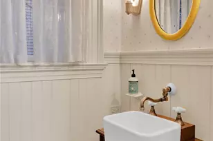 406 Galer St, Seattle, WA 98109 - Photo 19