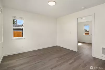 420 107th Place SW #1, Everett, WA 98204 - Photo 5