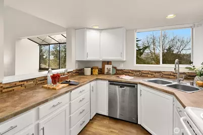 15175 Sunwood Boulevard #DD32, Tukwila, WA 98188 - Photo 9